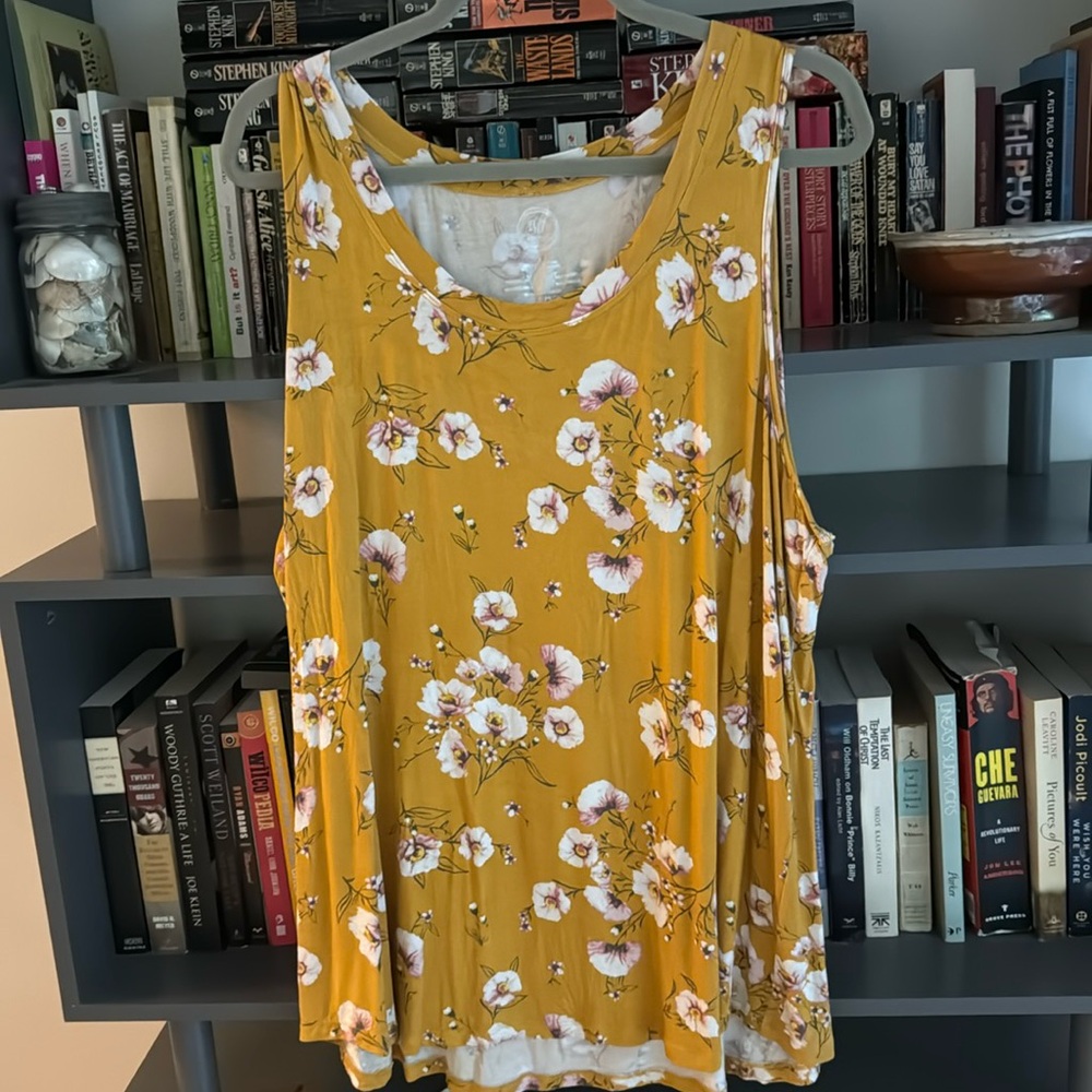 FLASH SALE! $5 2x Maurices 24/7 tunic length tank top